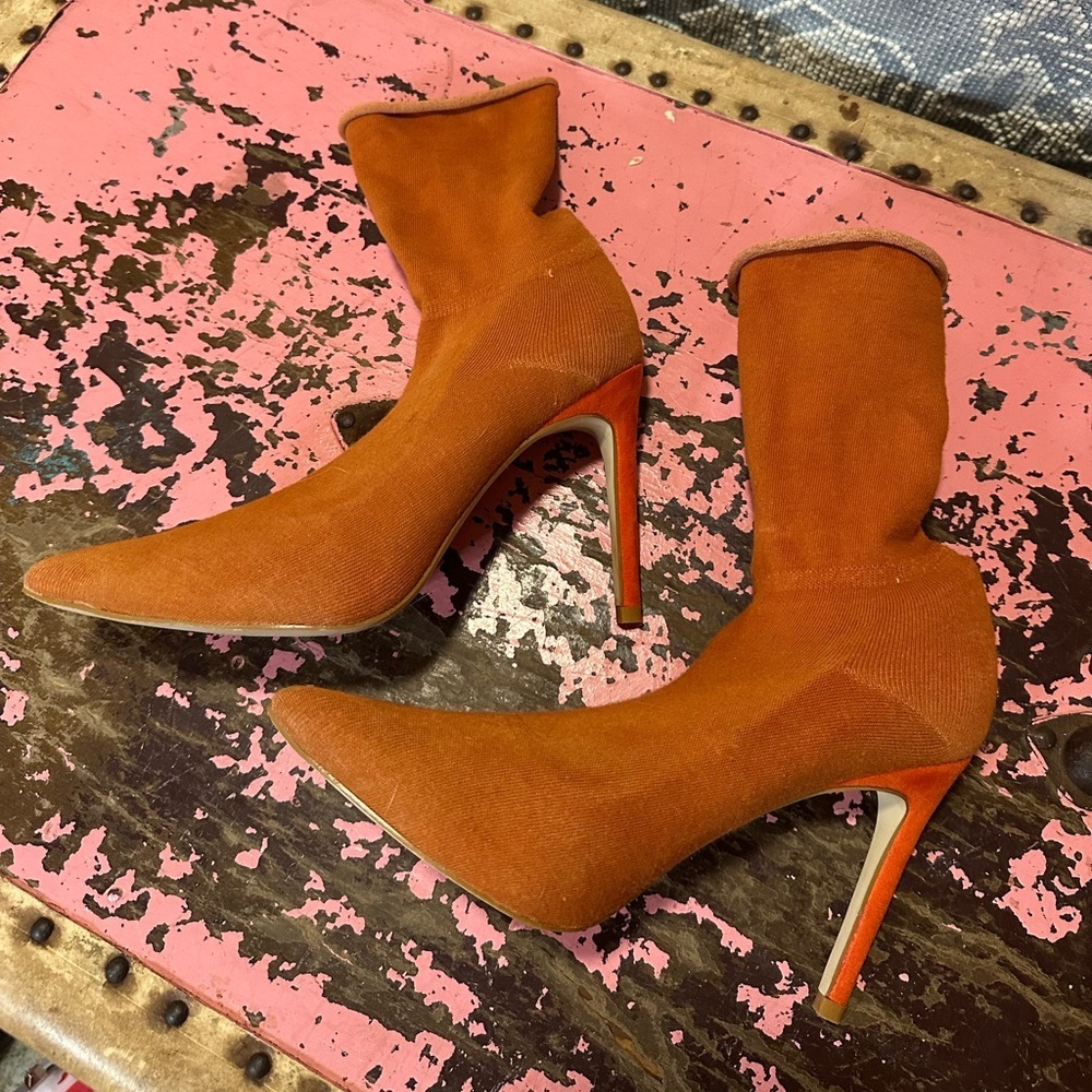 BEBO Women’s unique orange sock high heels sz 7 - Picture 4 of 9